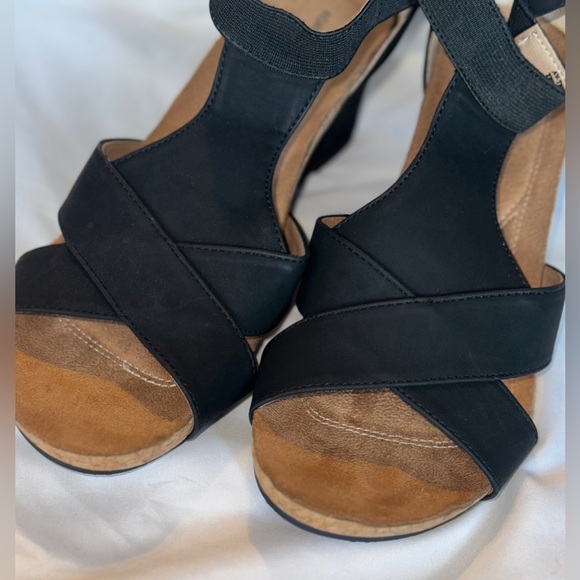 Adrienne Vittadini Terrace Sandal - Picture 4 of 8